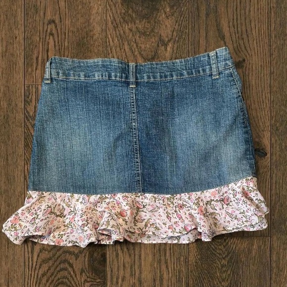 No Boundaries denim ruffle mini skirt - Picture 4 of 8
